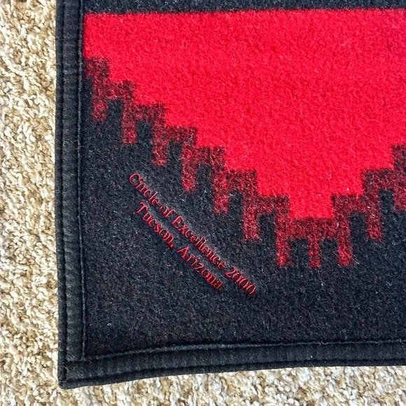 Pendleton Beaver State Caliente Wool Robe/Blanket. Black, Red & White - Picture 5 of 11